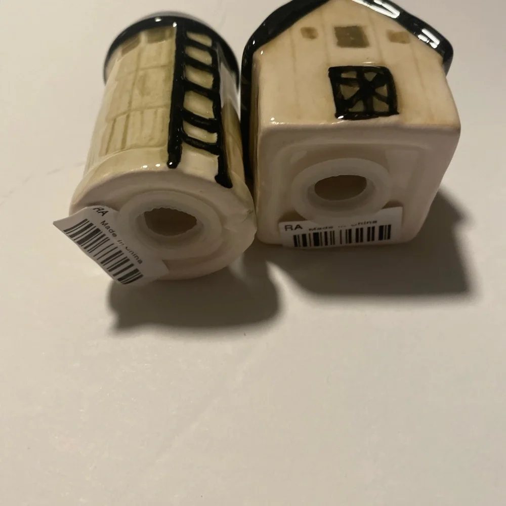Ceramic Farmhouse Salt and Pepper Shakers
